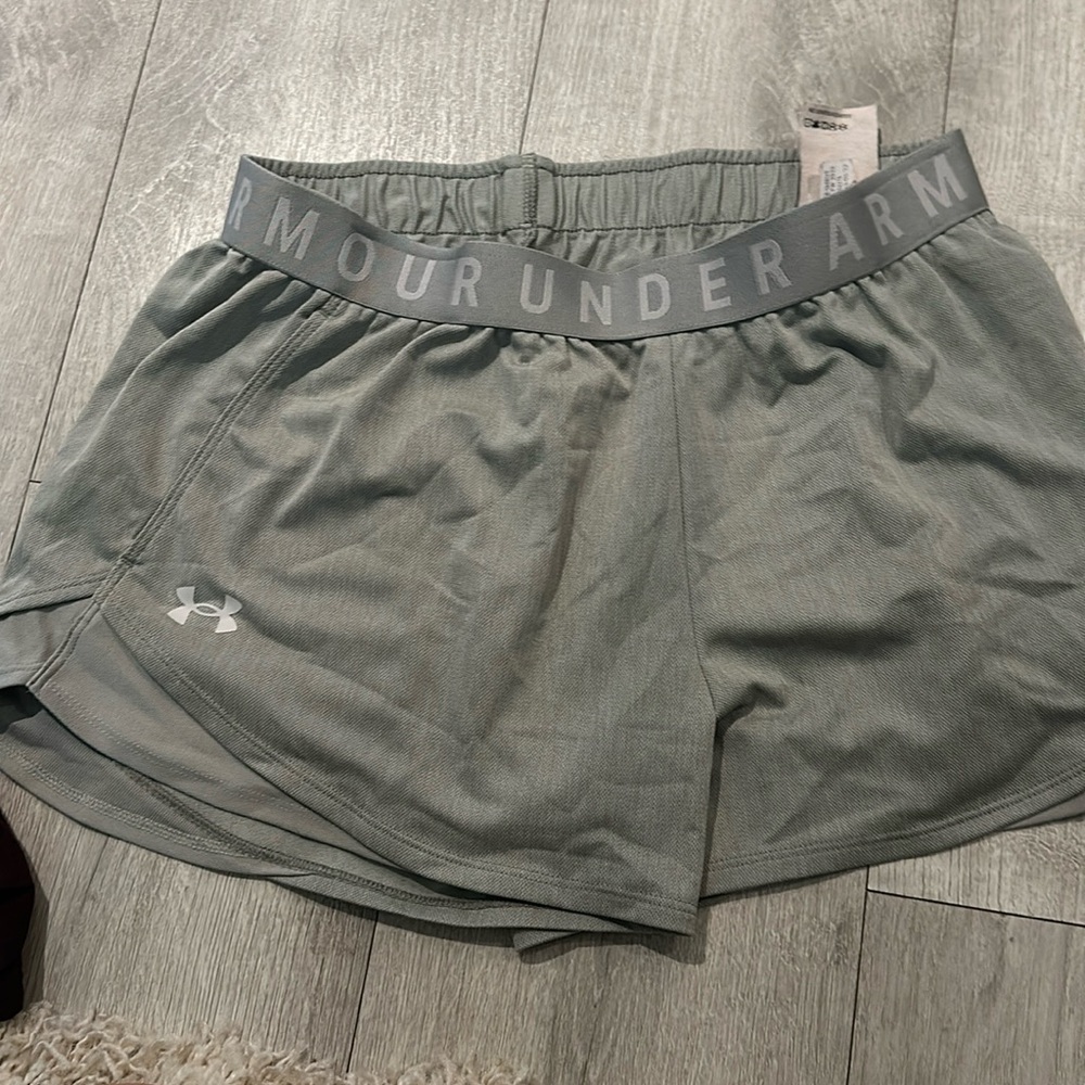 Gray under armor women’s medium shorts. Barely worn.